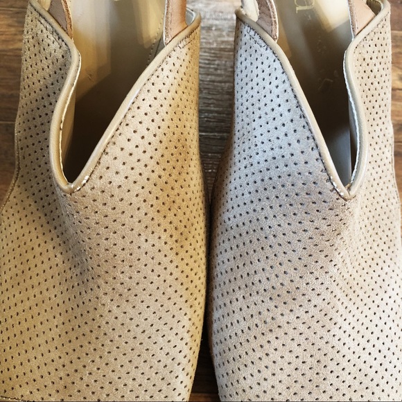 Reba by Reba McEntire Tan Peep Toe Anny Sandals 10 - Picture 7 of 15